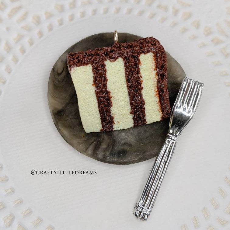 Vanilla Cake with Chocolate Icing