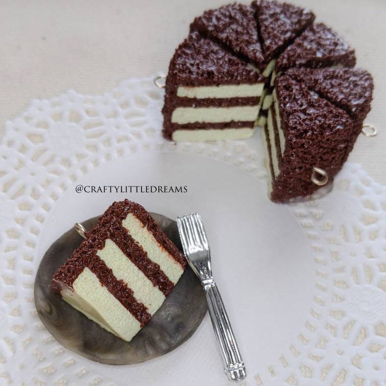 Vanilla Cake with Chocolate Icing