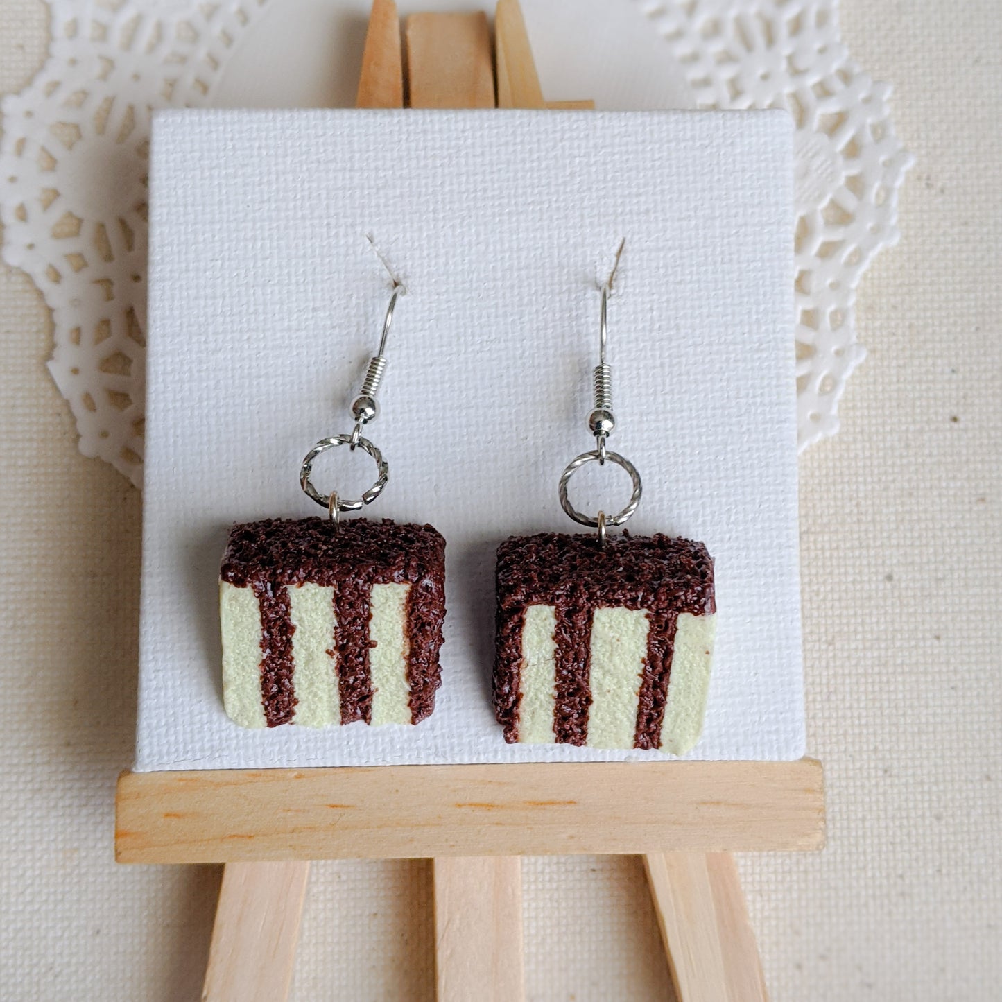 Vanilla Cake with Chocolate Icing